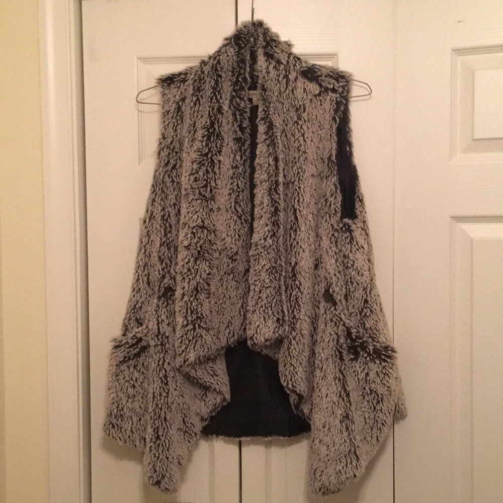 Democracy Women's Drape Front Faux Fur Vest